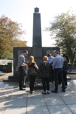 Nontraditional Fall Memorial Keeps Alive Holocaust Victims