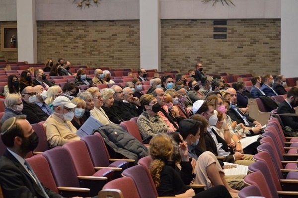 Capacity Crowd Returns In Person to Commemorate Yom Hashoah V’Hagvurah