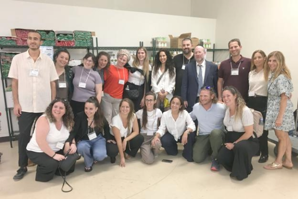 Israeli Young Professional Group Sees Social Service Agencies Up Close