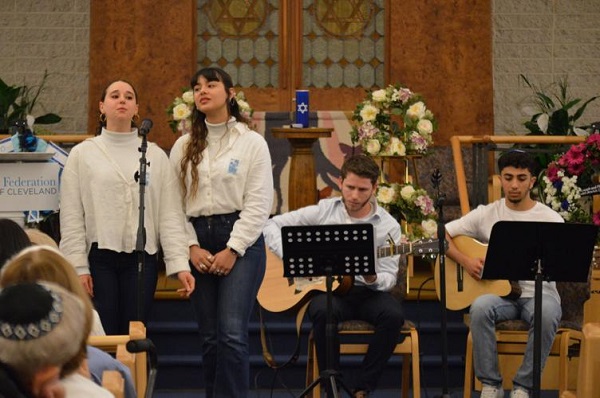Community Pays Tribute to Fallen Soldiers, Terror Victims at Yom Hazikaron Event